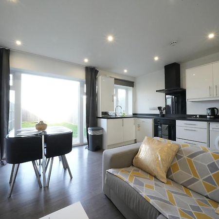 Hatton Apartments Heathrow Airport- Free Parking-Free Underground To And From Heathrow Airport Hatton Cross See Picture-See London Fast Hatton Cross To Central London 30Min Exterior foto