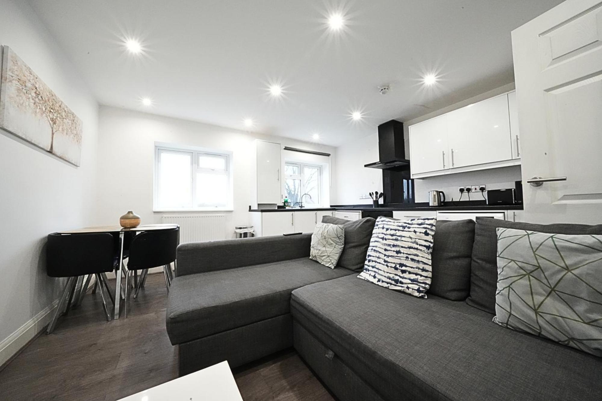 Hatton Apartments Heathrow Airport- Free Parking-Free Underground To And From Heathrow Airport Hatton Cross See Picture-See London Fast Hatton Cross To Central London 30Min Exterior foto
