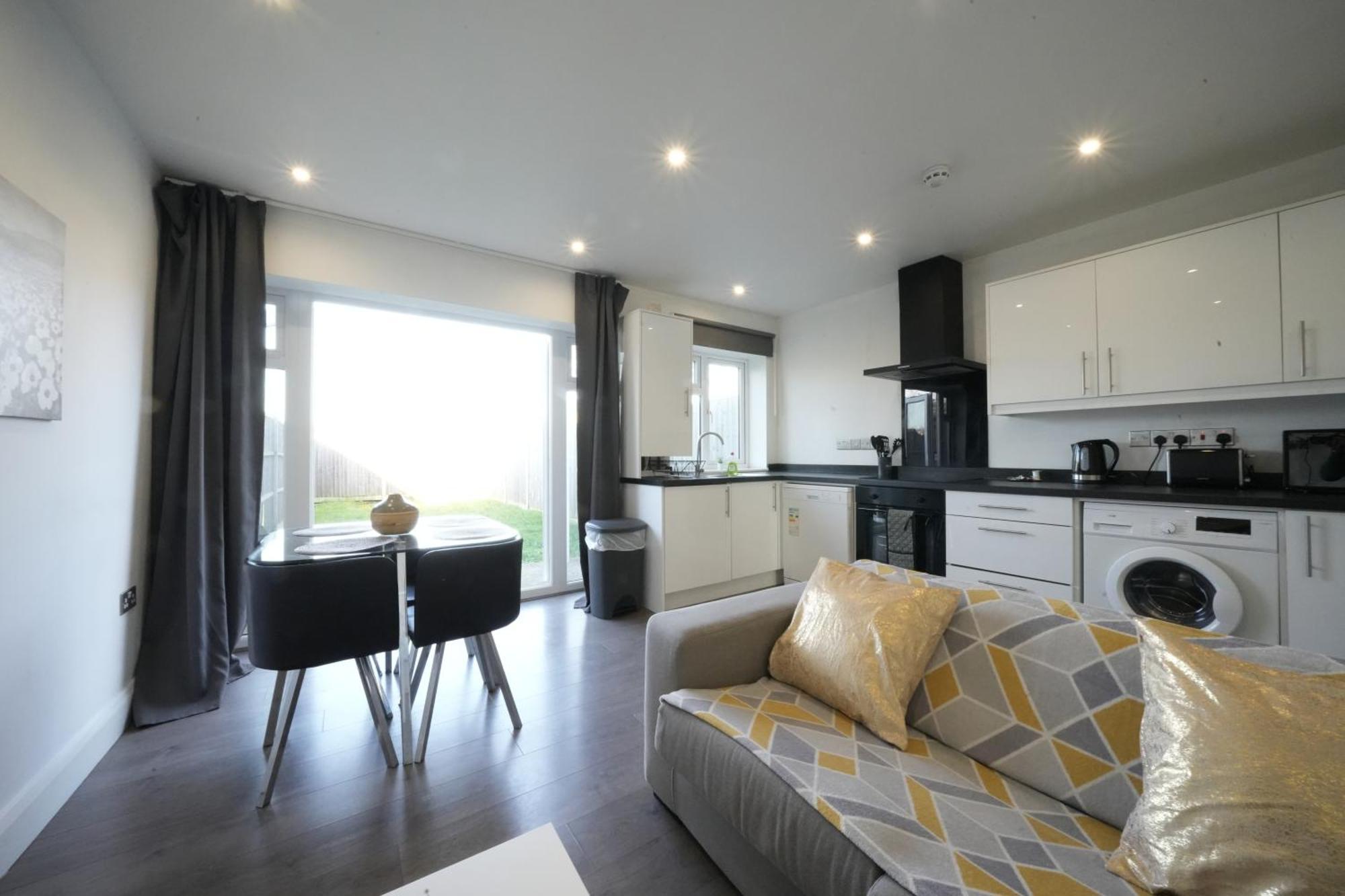 Hatton Apartments Heathrow Airport- Free Parking-Free Underground To And From Heathrow Airport Hatton Cross See Picture-See London Fast Hatton Cross To Central London 30Min Exterior foto