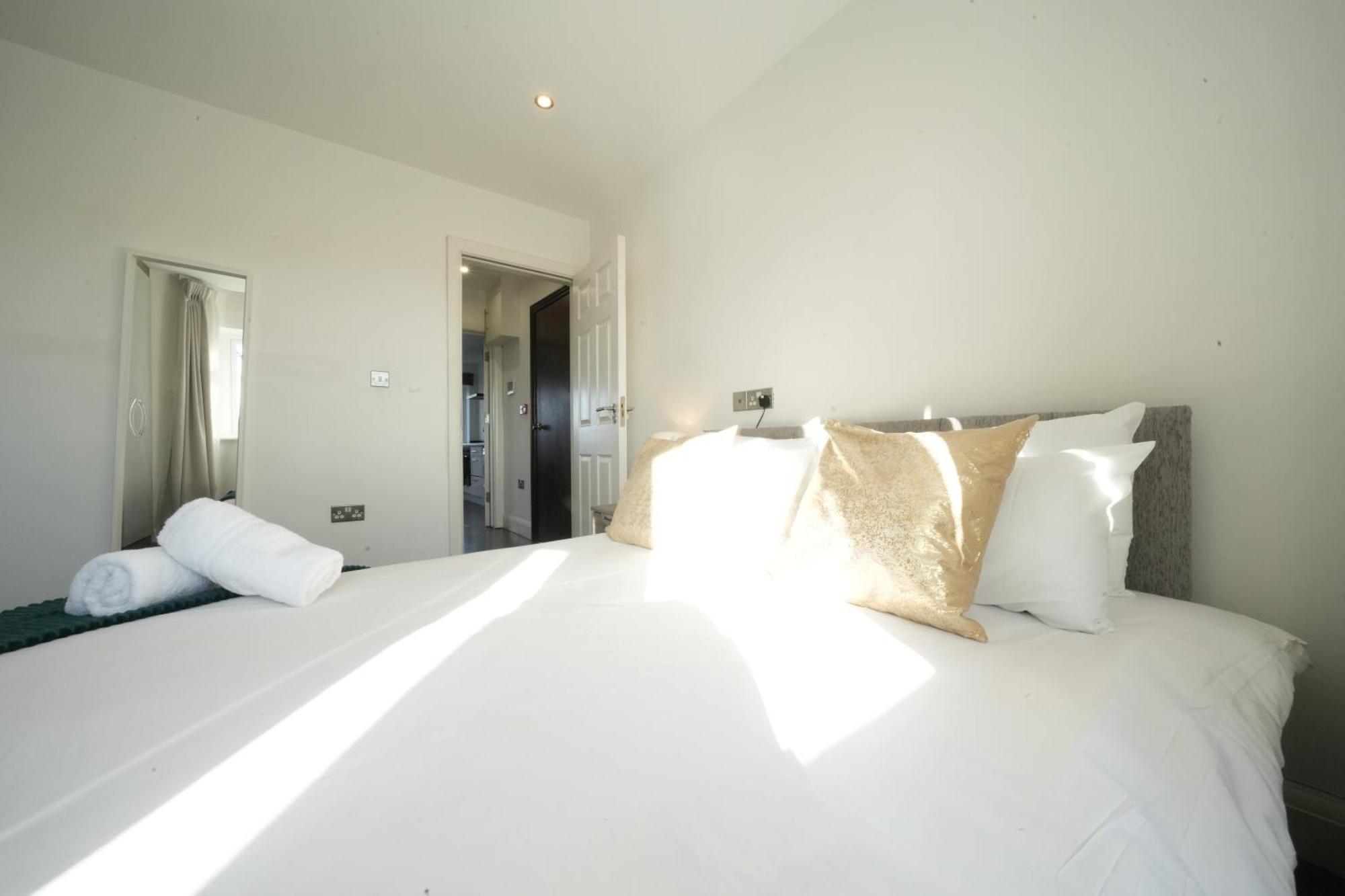 Hatton Apartments Heathrow Airport- Free Parking-Free Underground To And From Heathrow Airport Hatton Cross See Picture-See London Fast Hatton Cross To Central London 30Min Exterior foto