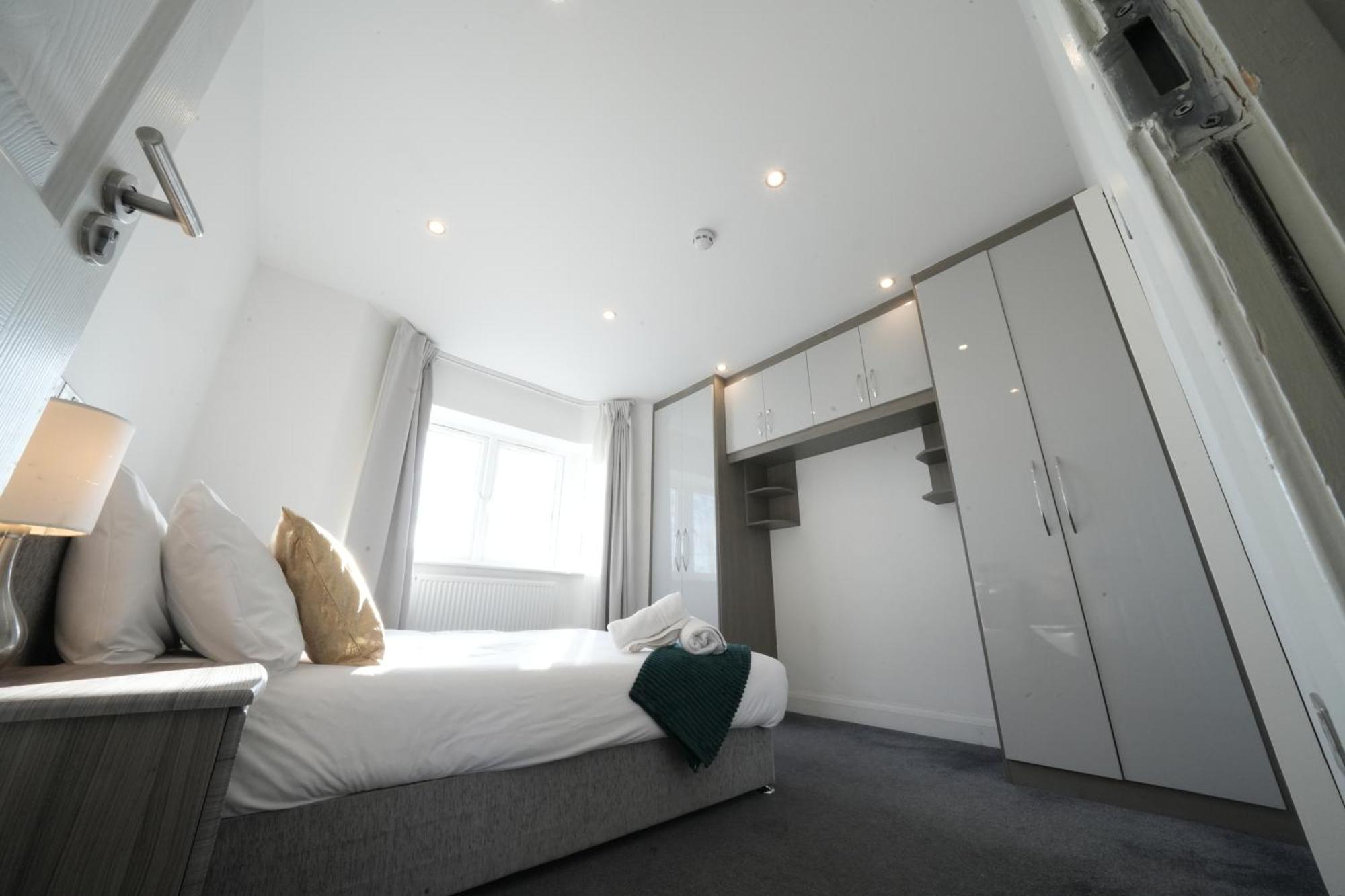 Hatton Apartments Heathrow Airport- Free Parking-Free Underground To And From Heathrow Airport Hatton Cross See Picture-See London Fast Hatton Cross To Central London 30Min Exterior foto