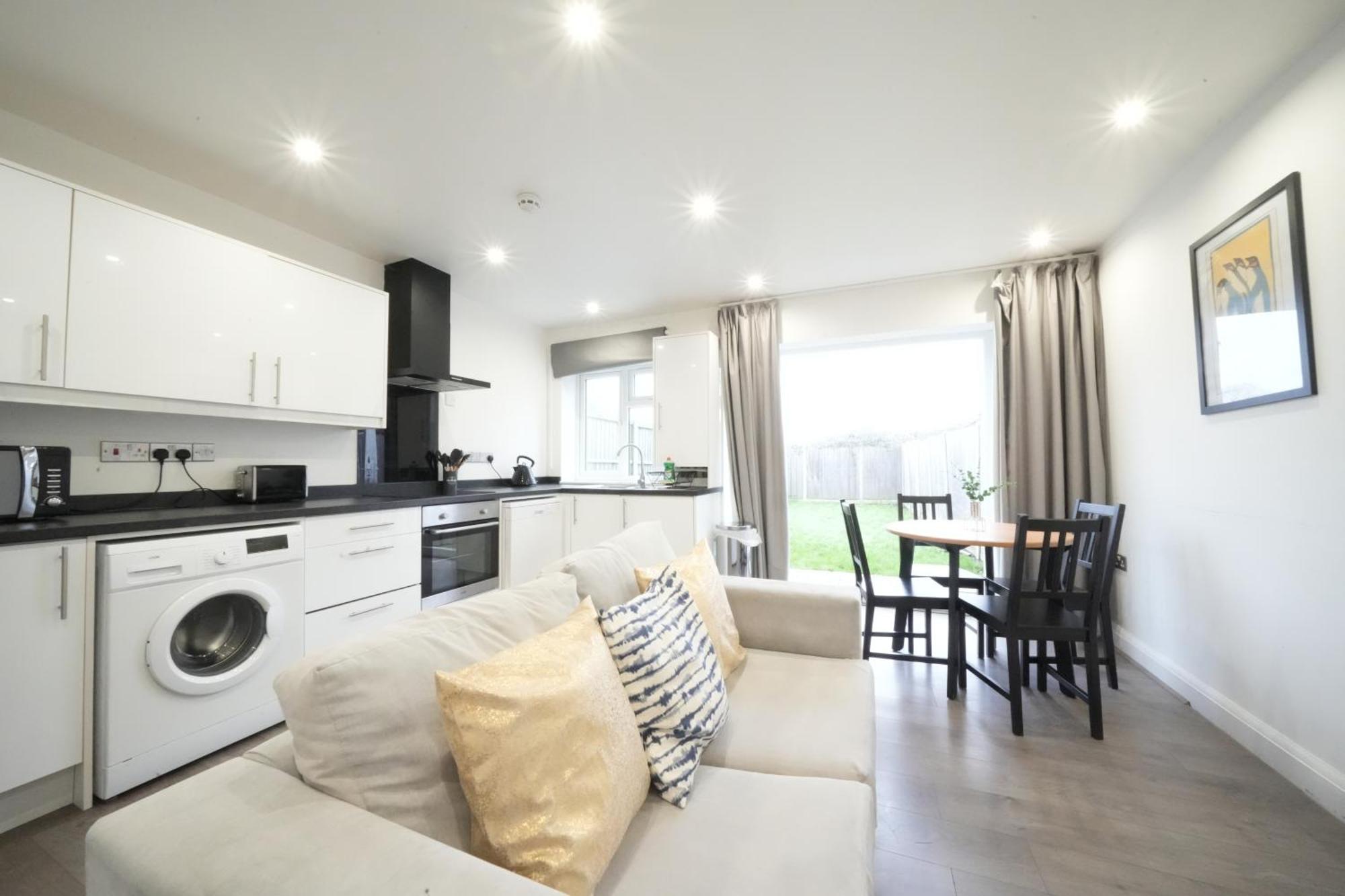Hatton Apartments Heathrow Airport- Free Parking-Free Underground To And From Heathrow Airport Hatton Cross See Picture-See London Fast Hatton Cross To Central London 30Min Exterior foto