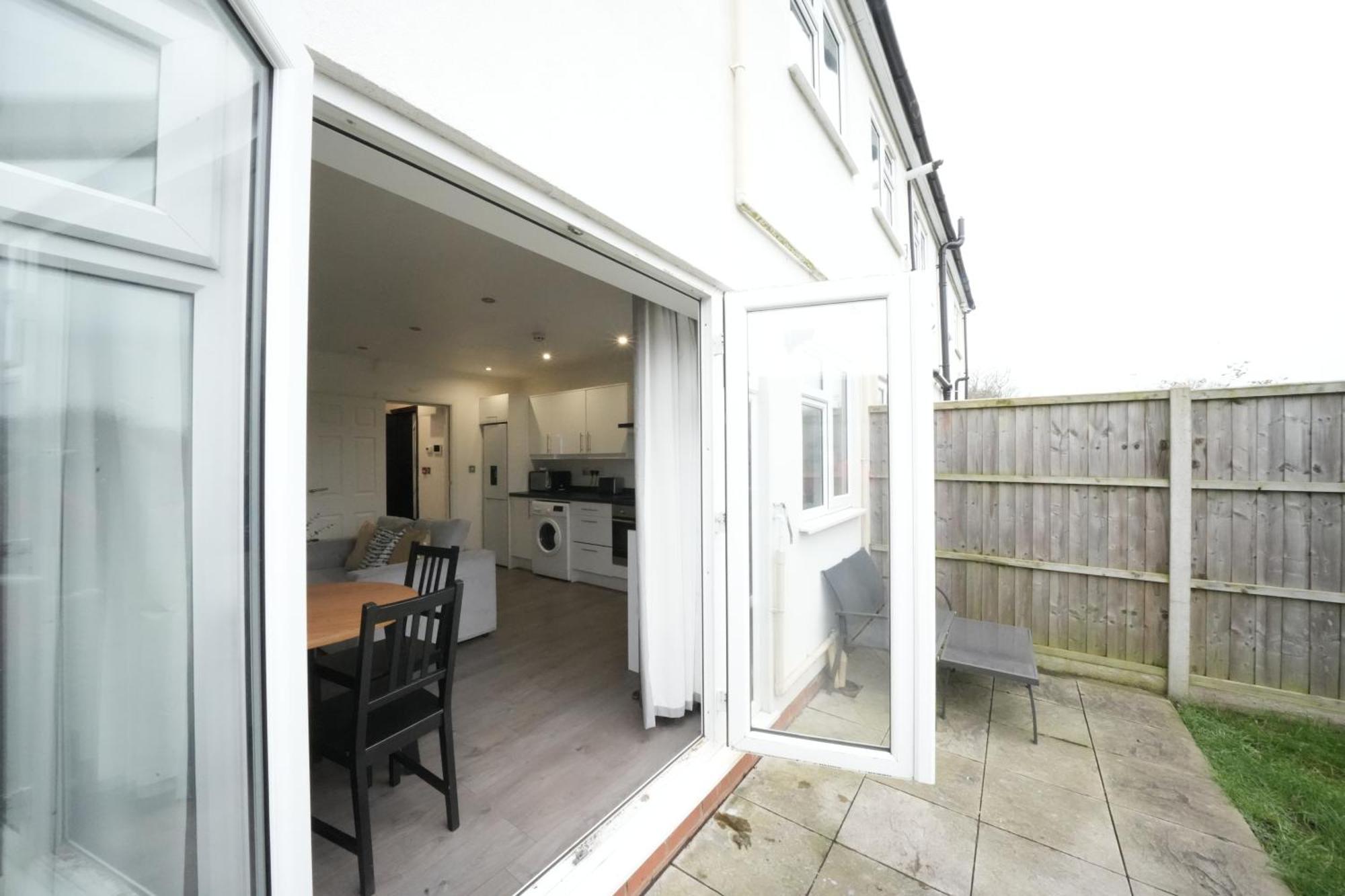 Hatton Apartments Heathrow Airport- Free Parking-Free Underground To And From Heathrow Airport Hatton Cross See Picture-See London Fast Hatton Cross To Central London 30Min Exterior foto