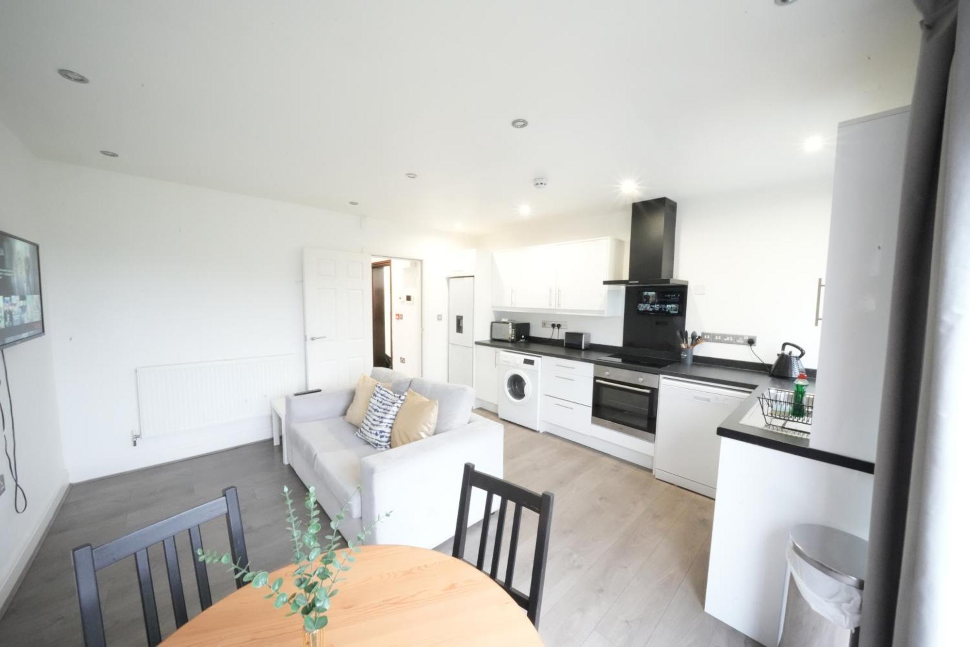 Hatton Apartments Heathrow Airport- Free Parking-Free Underground To And From Heathrow Airport Hatton Cross See Picture-See London Fast Hatton Cross To Central London 30Min Exterior foto