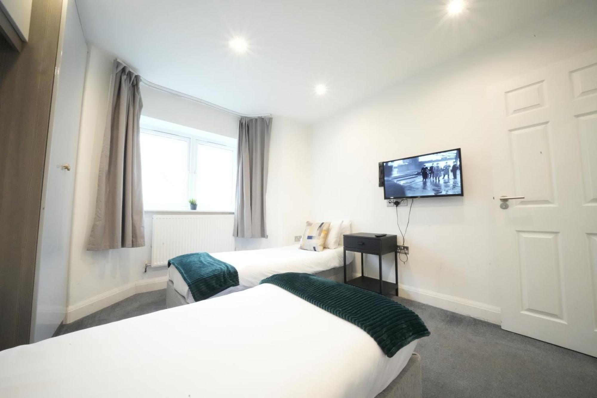 Hatton Apartments Heathrow Airport- Free Parking-Free Underground To And From Heathrow Airport Hatton Cross See Picture-See London Fast Hatton Cross To Central London 30Min Exterior foto